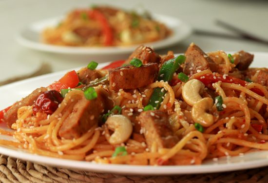 Spicy Cashew Noodles With Chicken Tikka Chunks