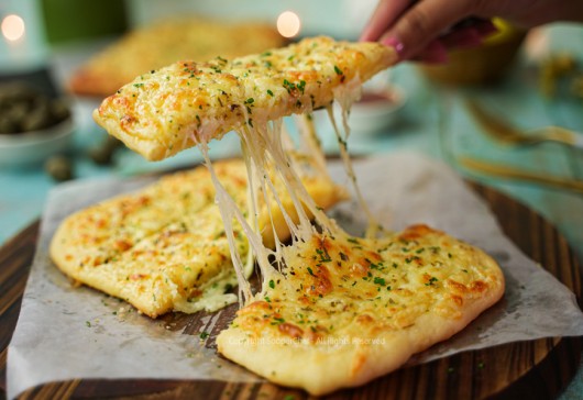 Cheese Garlic Bread with Honey Mayo Dip
