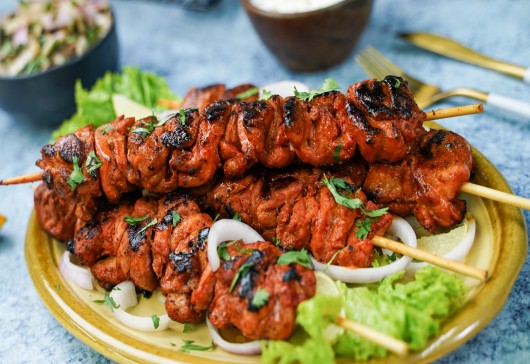 Tandoori Chicken Tikka with Onion Salad Recipe | Ramzan Recipes