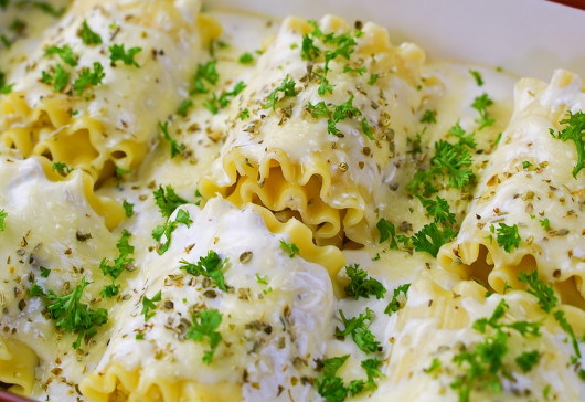 Creamy Alfredo Lasagna Rolls Recipe by SooperChef